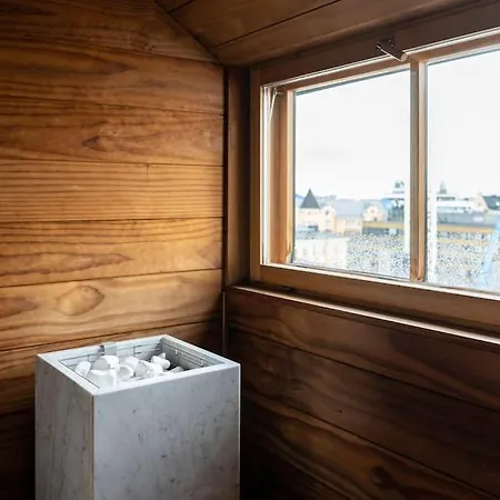 Spacious With Private Sauna & Balcony! *