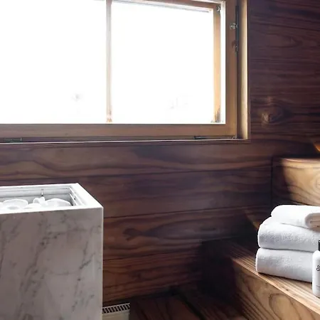 Spacious With Private Sauna & Balcony!