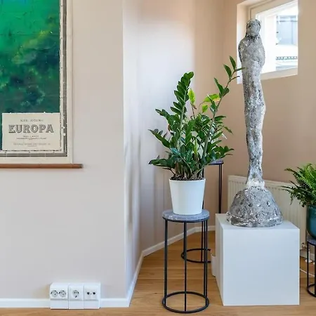 Daire Spacious With Private Sauna & Balcony!