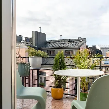 Spacious With Private Sauna & Balcony! Appartamento