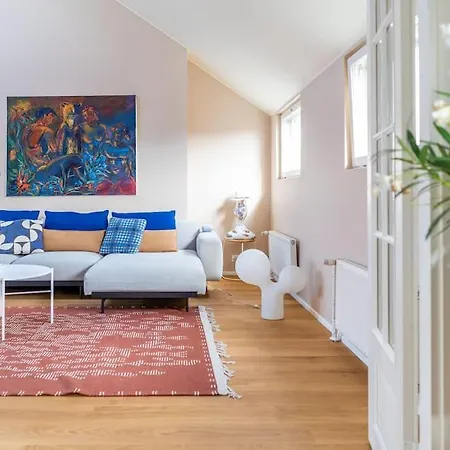 Daire Spacious With Private Sauna & Balcony!